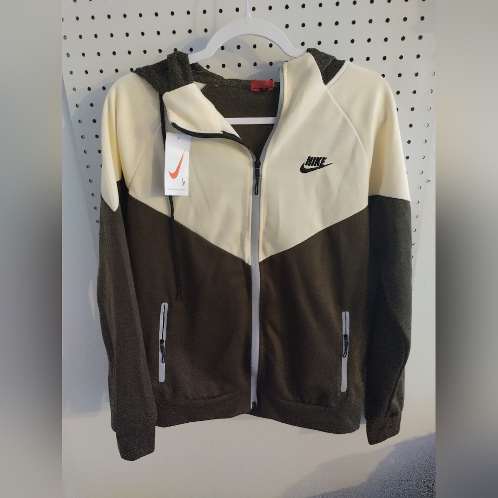 Nike Sweatsuit - Picture 2 of 9